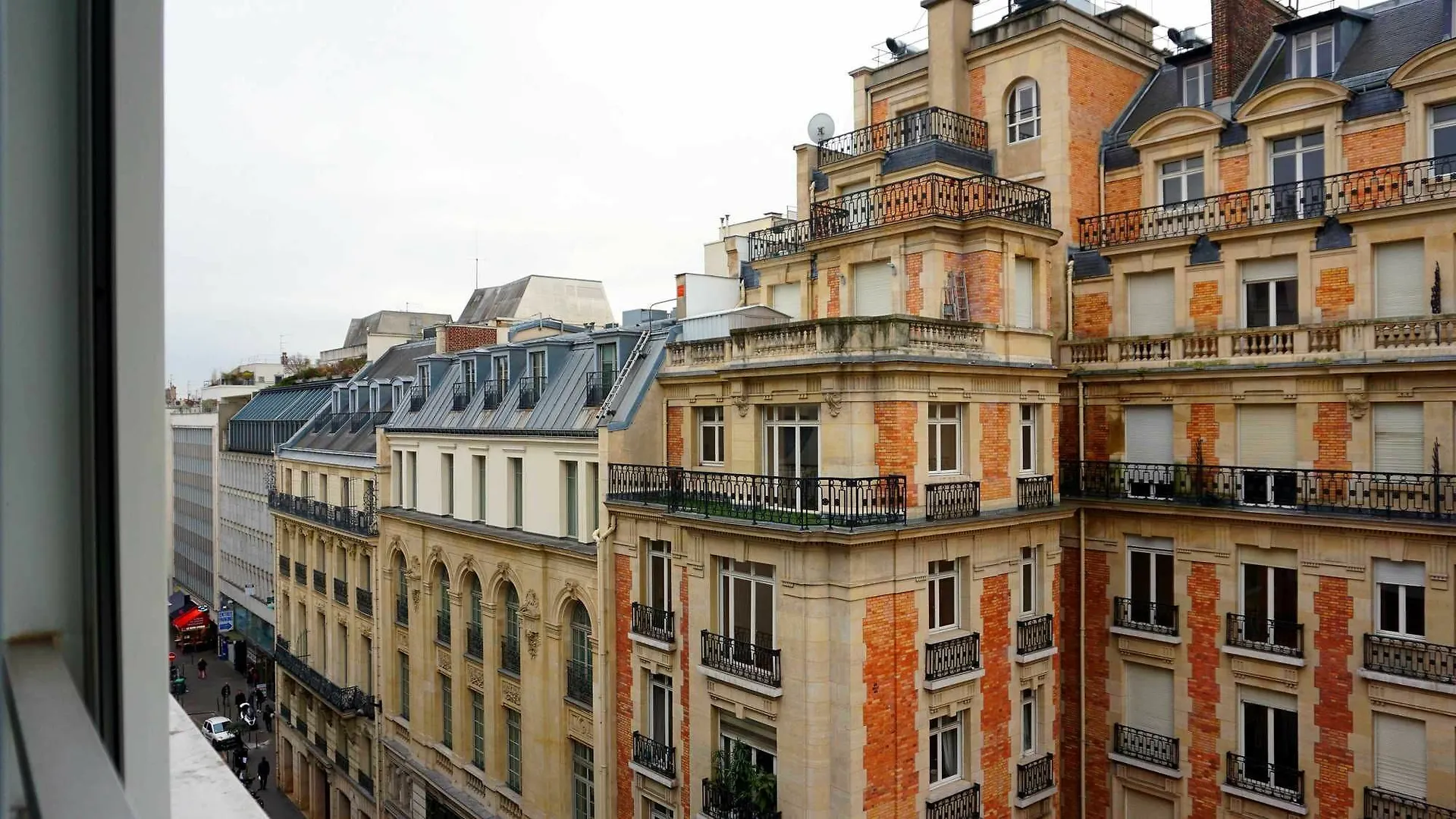 Champs-elysees - - 8 *